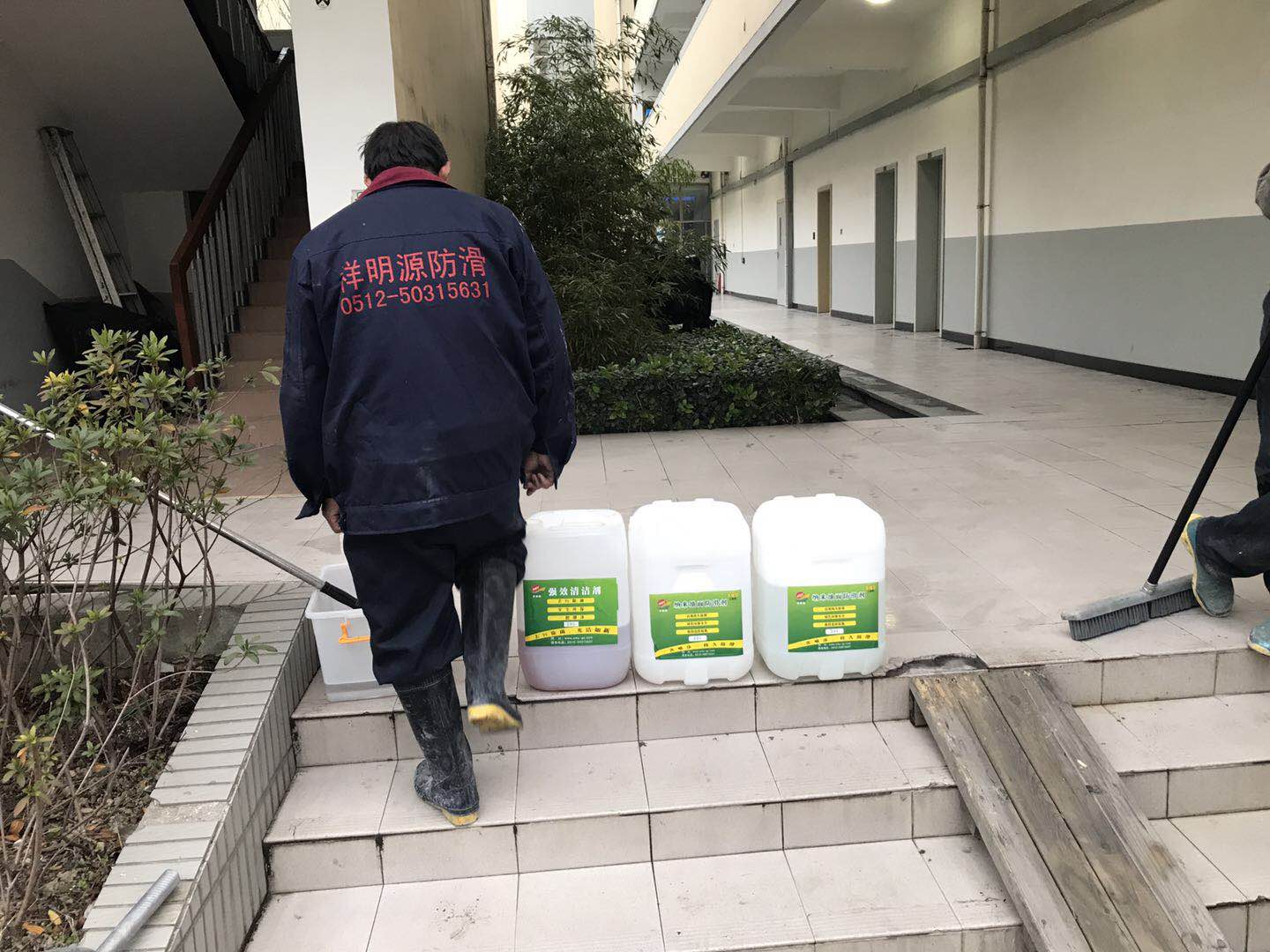 學(xué)校瓷磚防滑 學(xué)校瓷磚防滑